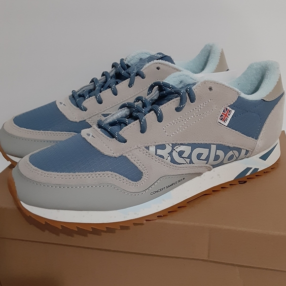 Super Cute! Reebok Classic Womens Shoes - Picture 3 of 8